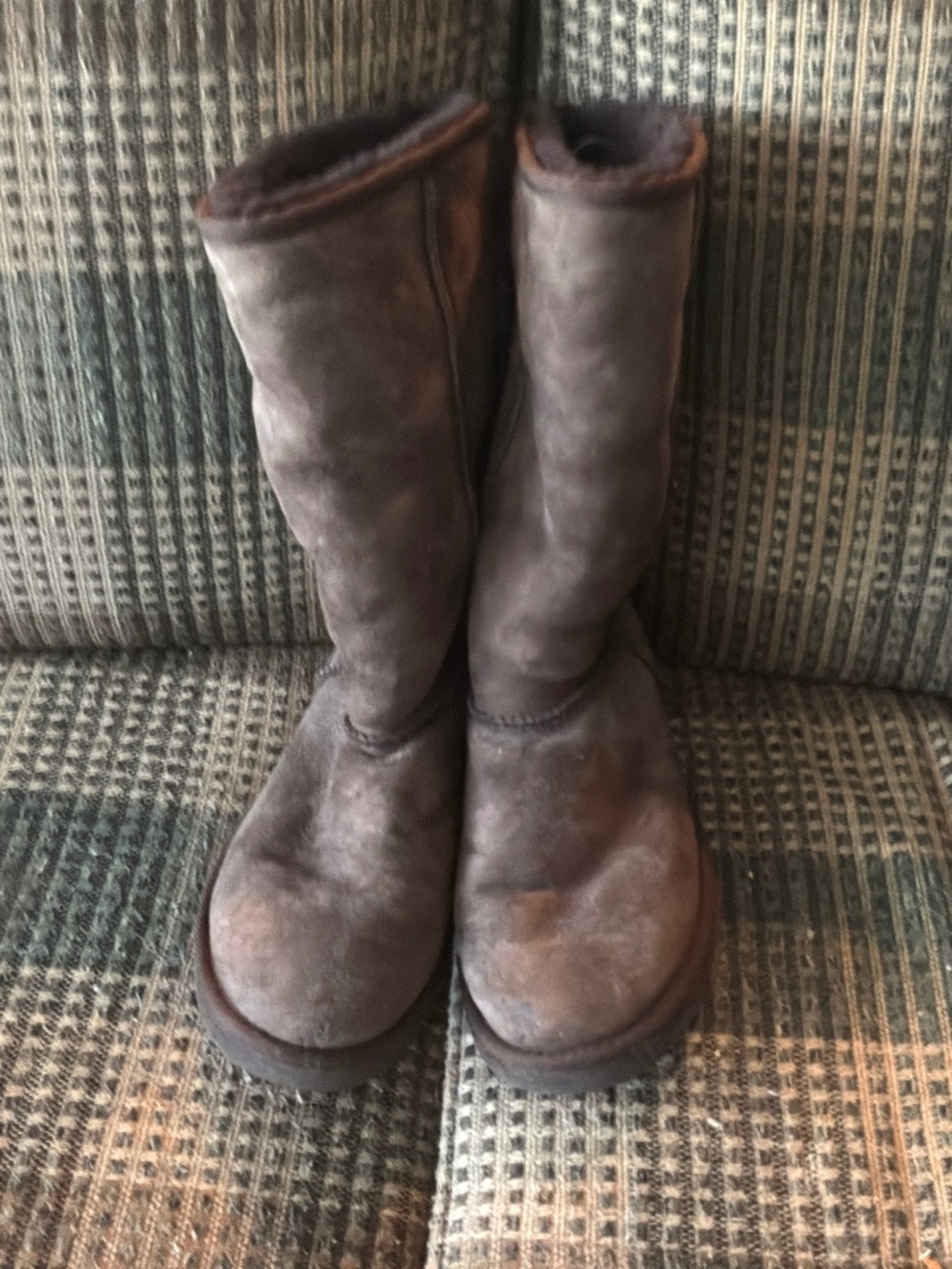 UGG BOOTS BROWN TALL SIZE 8